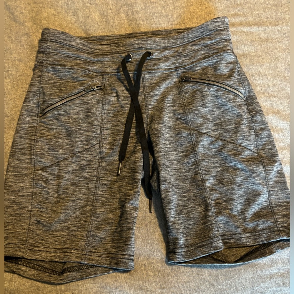 Athleta Heathered Grey Biker shorts Women’s size XS